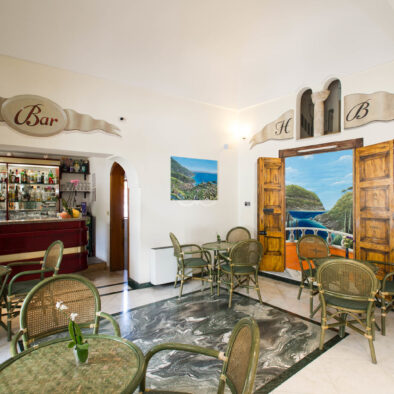 lobby-bar--v16972157