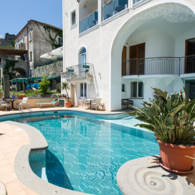 pool--v16972239